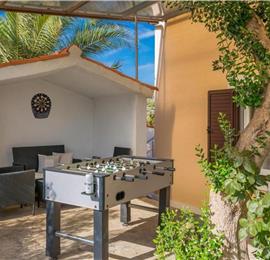 6 bedroom villa with pool in Milna, Brac Island sleeps 11